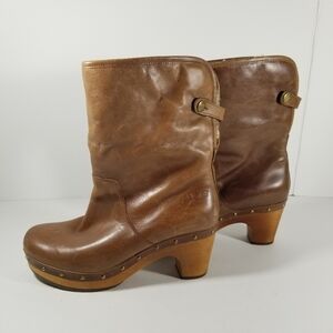 UGG Brown Leather Lynnea Clog Boots Women’s Size 6 Shearling Lined Wood Heel